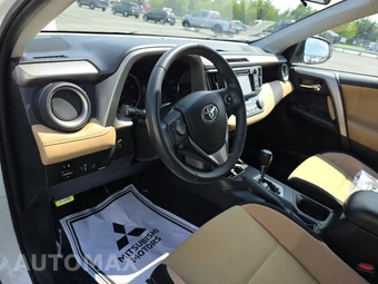 2017 Toyota RAV4 XLE – miniatura 11