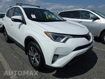 2017 Toyota RAV4 XLE – miniatura 3