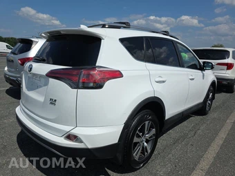 2017 Toyota RAV4 XLE – miniatura 4