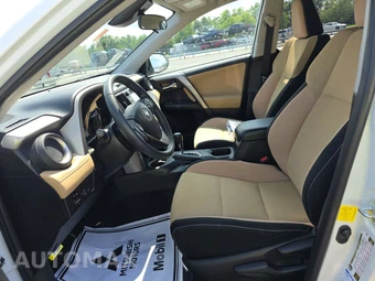 2017 Toyota RAV4 XLE – miniatura 7