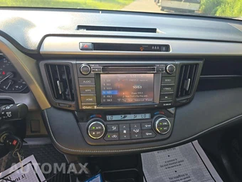 2017 Toyota RAV4 XLE – miniatura 10