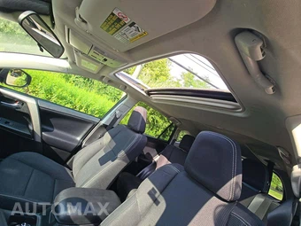 2017 Toyota RAV4 XLE – miniatura 11