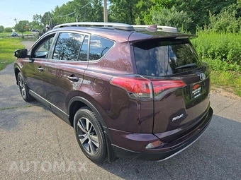 2017 Toyota RAV4 XLE – miniatura 2