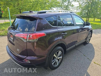 2017 Toyota RAV4 XLE – miniatura 3