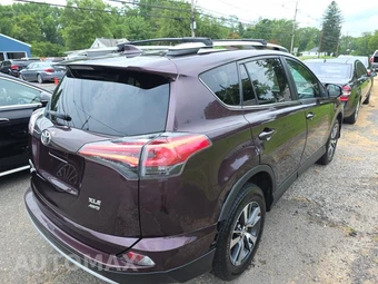 2017 Toyota RAV4 XLE – miniatura 4