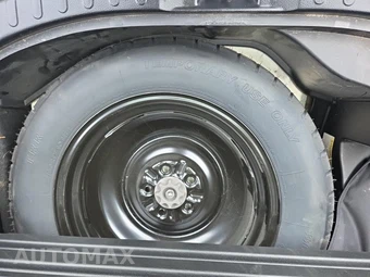2017 Toyota RAV4 XLE – miniatura 7
