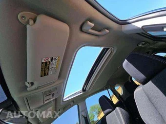 2017 Toyota RAV4 XLE – miniatura 12