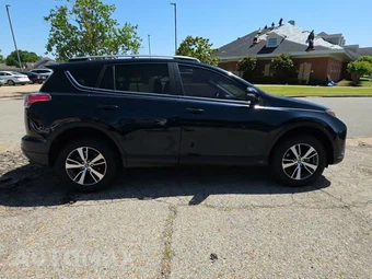 2017 Toyota RAV4 XLE – miniatura 5