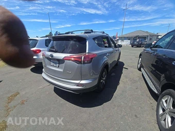 2017 Toyota RAV4 XLE - miniatura 3