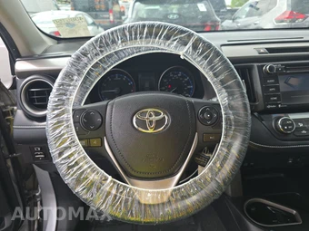 2017 Toyota RAV4 XLE – miniatura 10