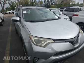 2017 Toyota RAV4 XLE – miniatura 3