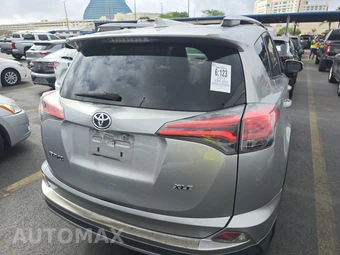 2017 Toyota RAV4 XLE – miniatura 5