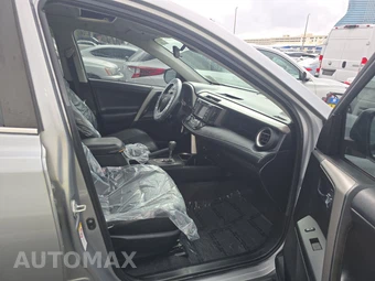 2017 Toyota RAV4 XLE – miniatura 8