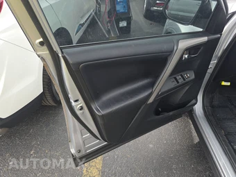 2017 Toyota RAV4 XLE – miniatura 9