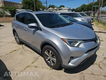 2017 Toyota RAV4 XLE – miniatura 4