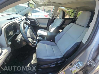 2017 Toyota RAV4 XLE – miniatura 6