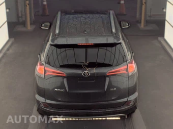 2017 Toyota RAV4 XLE – miniatura 5