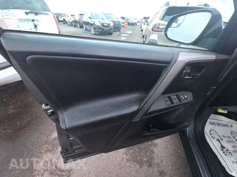 2017 Toyota RAV4 XLE – miniatura 9