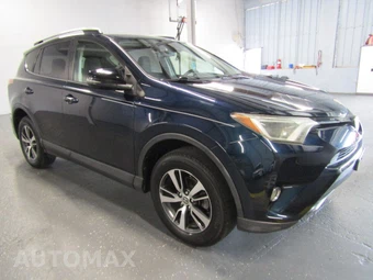 2017 Toyota RAV4 XLE – miniatura 3
