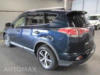 2017 Toyota RAV4 XLE – miniatura 4