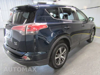 2017 Toyota RAV4 XLE – miniatura 6