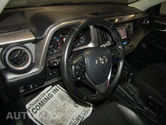 2017 Toyota RAV4 XLE – miniatura 9