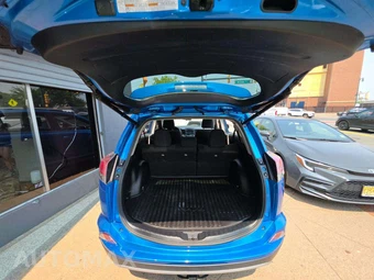 2017 Toyota RAV4 XLE – miniatura 14