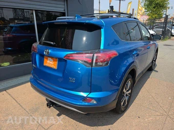 2017 Toyota RAV4 XLE – miniatura 3