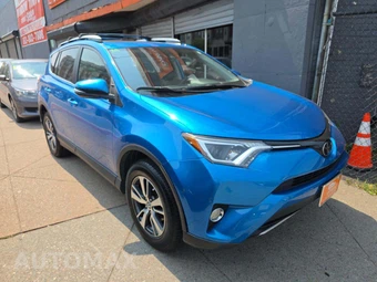 2017 Toyota RAV4 XLE – miniatura 4
