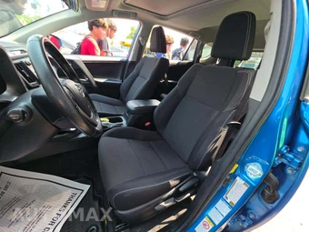 2017 Toyota RAV4 XLE – miniatura 6