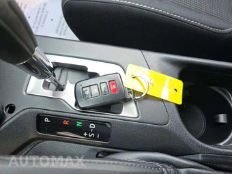 2017 Toyota RAV4 XLE – miniatura 8