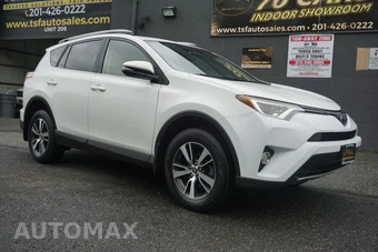 2017 Toyota RAV4 XLE – miniatura 10