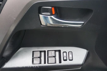 2017 Toyota RAV4 XLE – miniatura 11