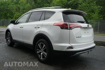 2017 Toyota RAV4 XLE – miniatura 6