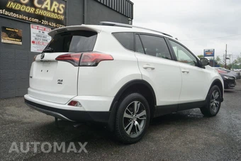 2017 Toyota RAV4 XLE – miniatura 8