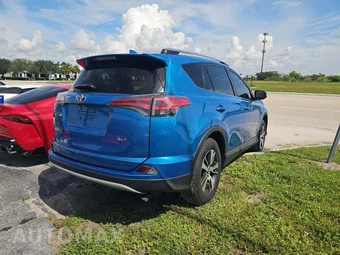 2017 Toyota RAV4 XLE - miniatura 3