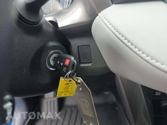 2017 Toyota RAV4 XLE - miniatura 7