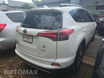 2017 Toyota RAV4 XLE – miniatura 3