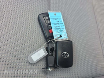2017 Toyota RAV4 XLE – miniatura 8