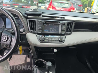 2017 Toyota RAV4 XLE – miniatura 10