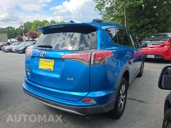 2017 Toyota RAV4 XLE – miniatura 3
