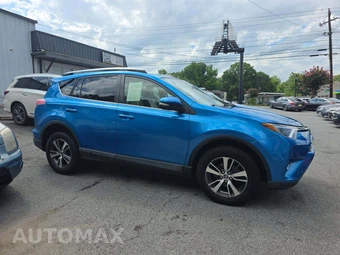 2017 Toyota RAV4 XLE – miniatura 4