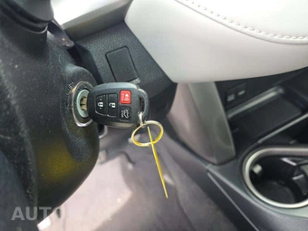 2017 Toyota RAV4 XLE – miniatura 8