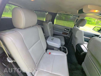 2017 Toyota Sequoia Platinum – miniatura 13