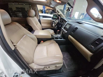 2017 Toyota Sequoia Platinum – miniatura 8