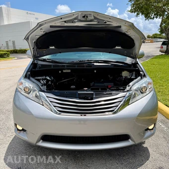2017 Toyota Sienna 119.3" WB - miniatura 111