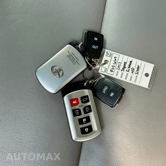 2017 Toyota Sienna 119.3" WB - miniatura 129