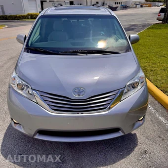 2017 Toyota Sienna 119.3" WB - miniatura 18