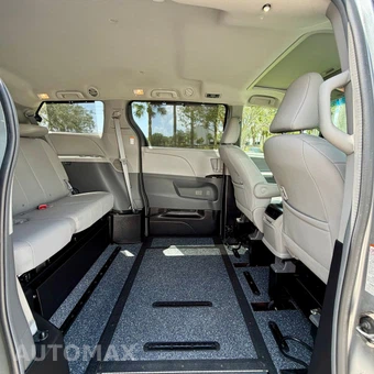 2017 Toyota Sienna 119.3" WB - miniatura 21