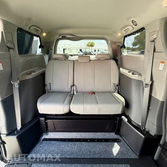 2017 Toyota Sienna 119.3" WB - miniatura 22